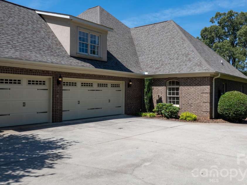 1055 Catawba Greens Drive, Newton, NC 28658.  MLS# CAR4384886, YatesRealty ID 30157. 