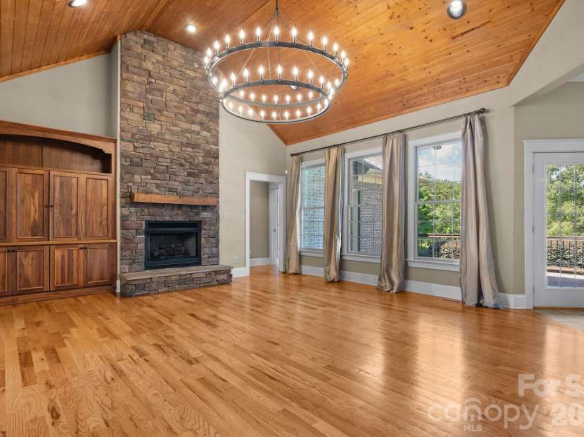 1055 Catawba Greens Drive, Newton, NC 28658.  MLS# CAR4384886, YatesRealty ID 30157. 