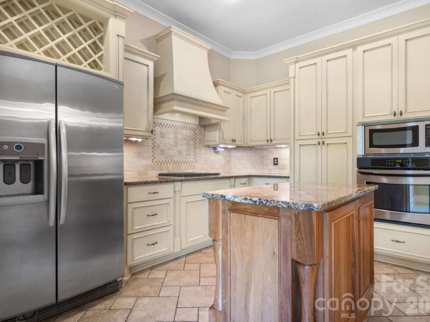 1055 Catawba Greens Drive, Newton, NC 28658.  MLS# CAR4384886, YatesRealty ID 30157. 