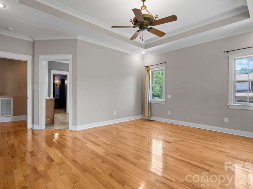 1055 Catawba Greens Drive, Newton, NC 28658.  MLS# CAR4384886, YatesRealty ID 30157. 