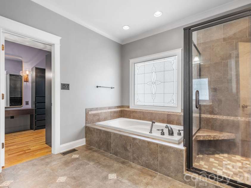 1055 Catawba Greens Drive, Newton, NC 28658.  MLS# CAR4384886, YatesRealty ID 30157. 