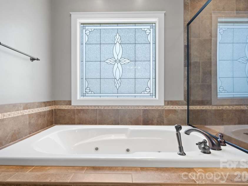 1055 Catawba Greens Drive, Newton, NC 28658.  MLS# CAR4384886, YatesRealty ID 30157. 