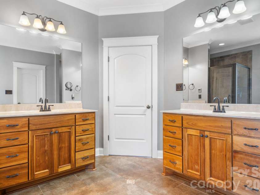 1055 Catawba Greens Drive, Newton, NC 28658.  MLS# CAR4384886, YatesRealty ID 30157. 