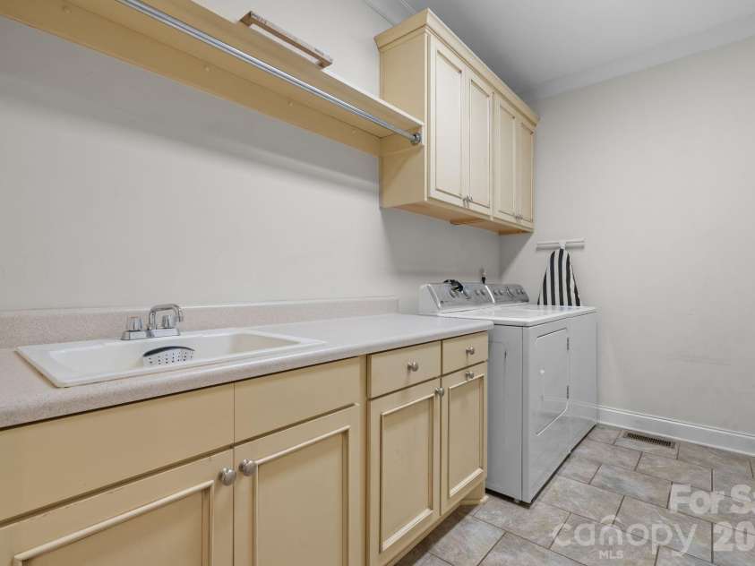 1055 Catawba Greens Drive, Newton, NC 28658.  MLS# CAR4384886, YatesRealty ID 30157. 