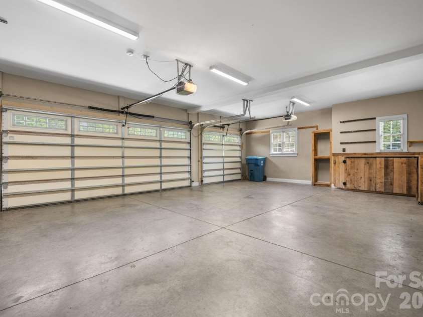 1055 Catawba Greens Drive, Newton, NC 28658.  MLS# CAR4384886, YatesRealty ID 30157. 