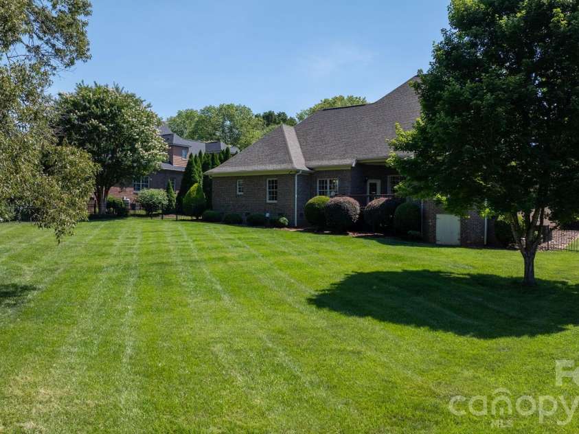 1055 Catawba Greens Drive, Newton, NC 28658.  MLS# CAR4384886, YatesRealty ID 30157. 
