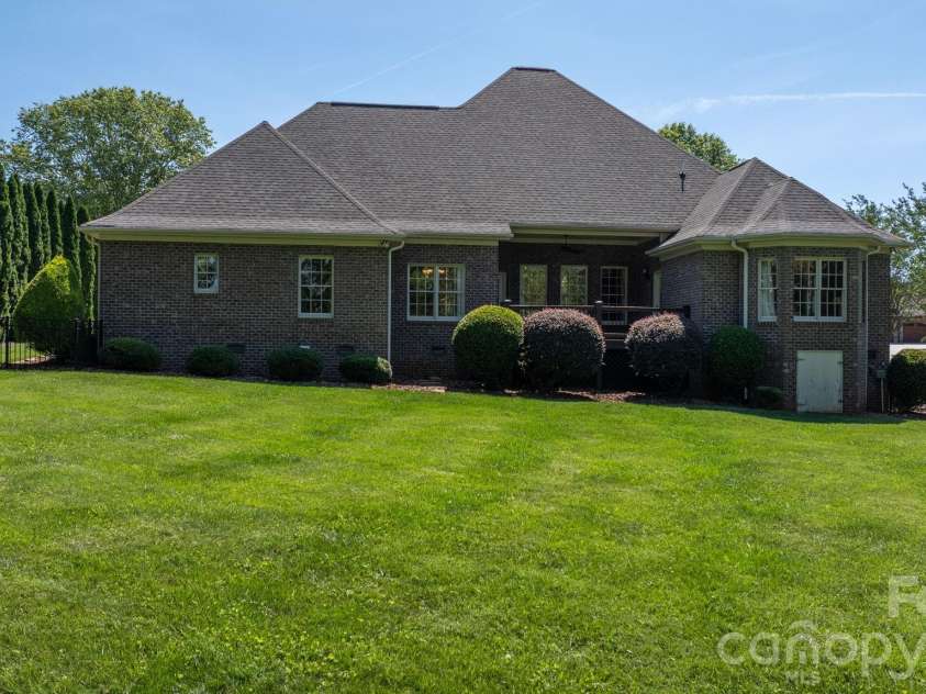 1055 Catawba Greens Drive, Newton, NC 28658.  MLS# CAR4384886, YatesRealty ID 30157. 