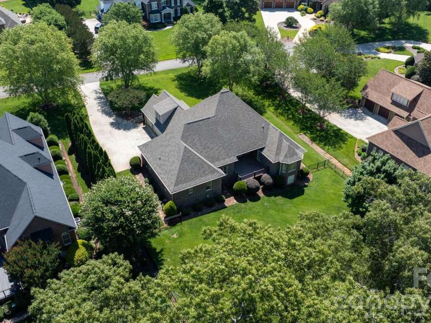 1055 Catawba Greens Drive, Newton, NC 28658.  MLS# CAR4384886, YatesRealty ID 30157. 