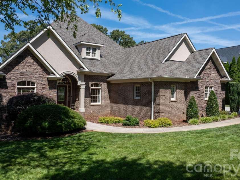 1055 Catawba Greens Drive, Newton, NC 28658.  MLS# CAR4384886, YatesRealty ID 30157. 