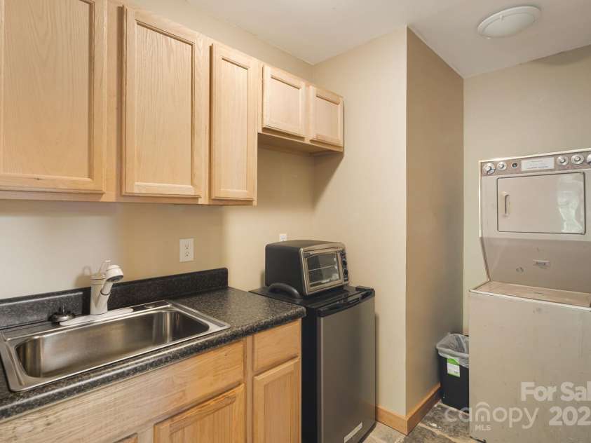 609 Maple Street, Brevard, NC 28712.  MLS# CAR4285702, YatesRealty ID 30157. 