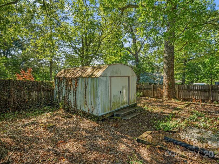 609 Maple Street, Brevard, NC 28712.  MLS# CAR4285702, YatesRealty ID 30157. 