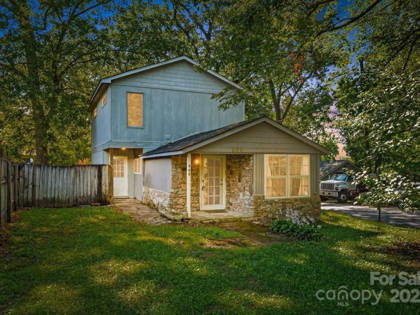 609 Maple Street, Brevard, NC 28712.  MLS# CAR4285702, YatesRealty ID 30157. 