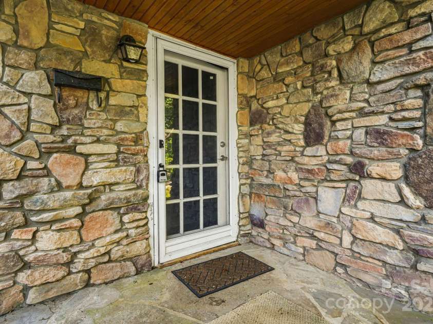 609 Maple Street, Brevard, NC 28712.  MLS# CAR4324804, YatesRealty ID 30157. 