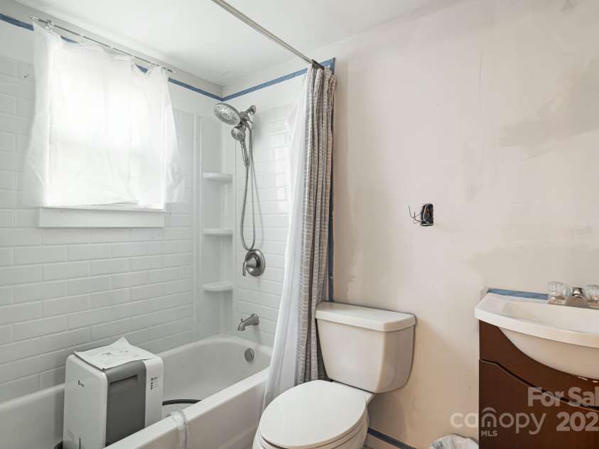 609 Maple Street, Brevard, NC 28712.  MLS# CAR4324804, YatesRealty ID 30157. 