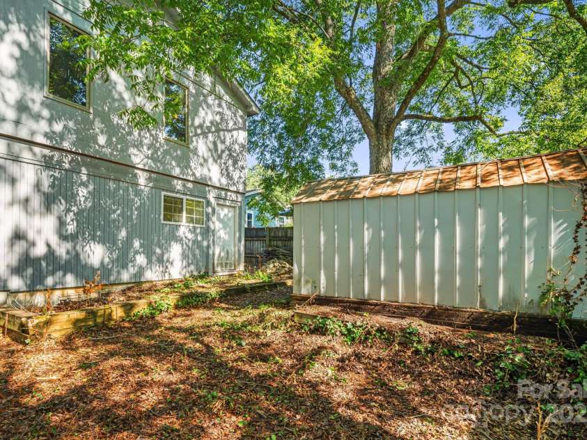 609 Maple Street, Brevard, NC 28712.  MLS# CAR4324804, YatesRealty ID 30157. 