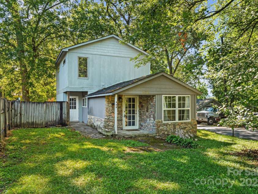 609 Maple Street, Brevard, NC 28712.  MLS# CAR4324804, YatesRealty ID 30157. 