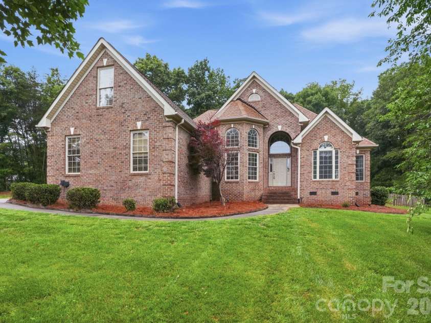 1099 Curve View Road, Lincolnton, NC 28092.  MLS# CAR4389722, YatesRealty ID 30158. 