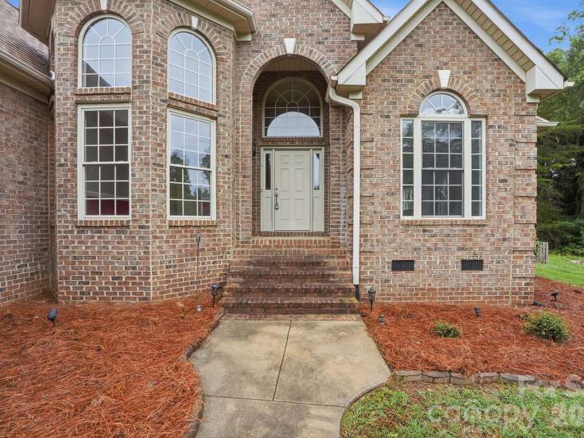 1099 Curve View Road, Lincolnton, NC 28092.  MLS# CAR4389722, YatesRealty ID 30158. 