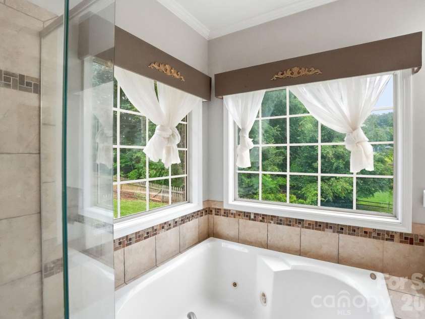1099 Curve View Road, Lincolnton, NC 28092.  MLS# CAR4389722, YatesRealty ID 30158. 