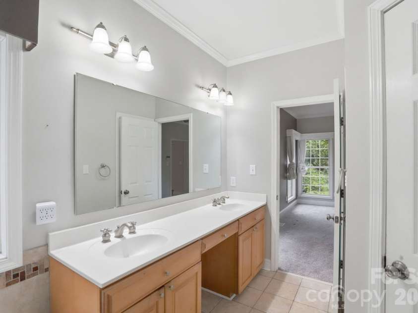 1099 Curve View Road, Lincolnton, NC 28092.  MLS# CAR4389722, YatesRealty ID 30158. 