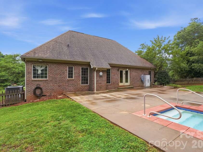 1099 Curve View Road, Lincolnton, NC 28092.  MLS# CAR4389722, YatesRealty ID 30158. 