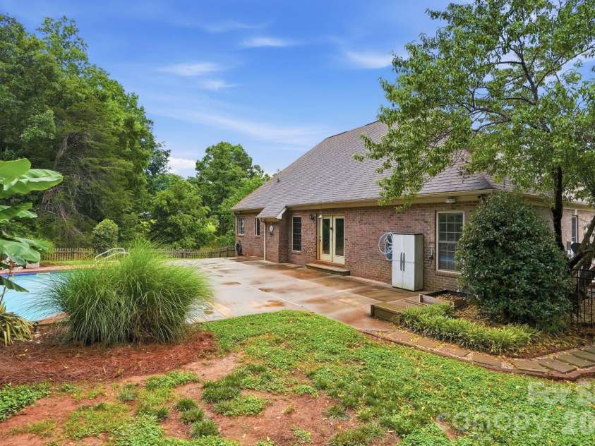 1099 Curve View Road, Lincolnton, NC 28092.  MLS# CAR4389722, YatesRealty ID 30158. 