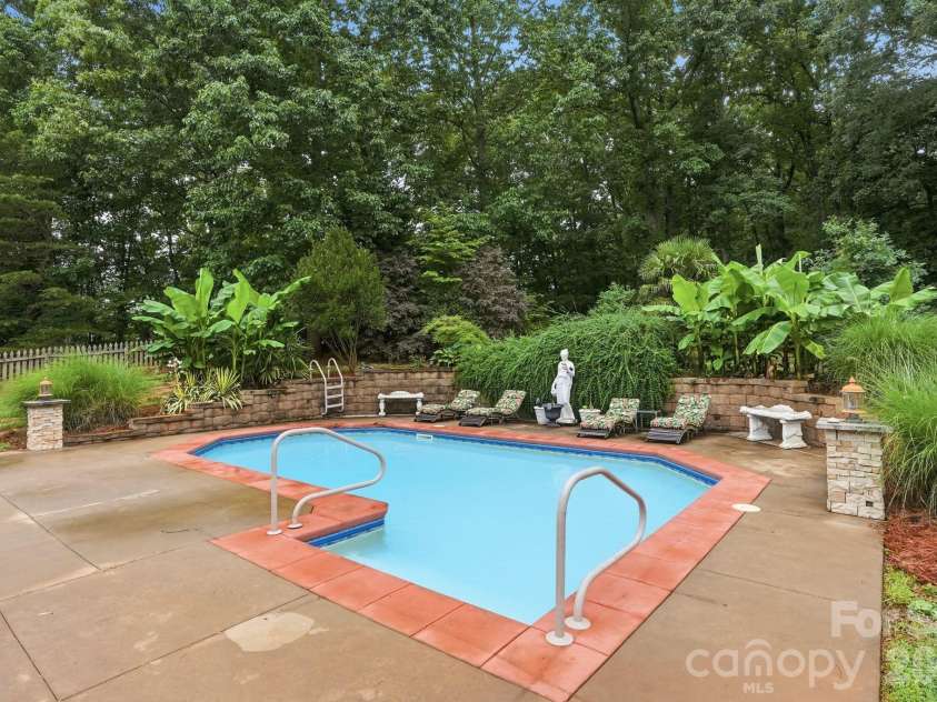 1099 Curve View Road, Lincolnton, NC 28092.  MLS# CAR4389722, YatesRealty ID 30158. 