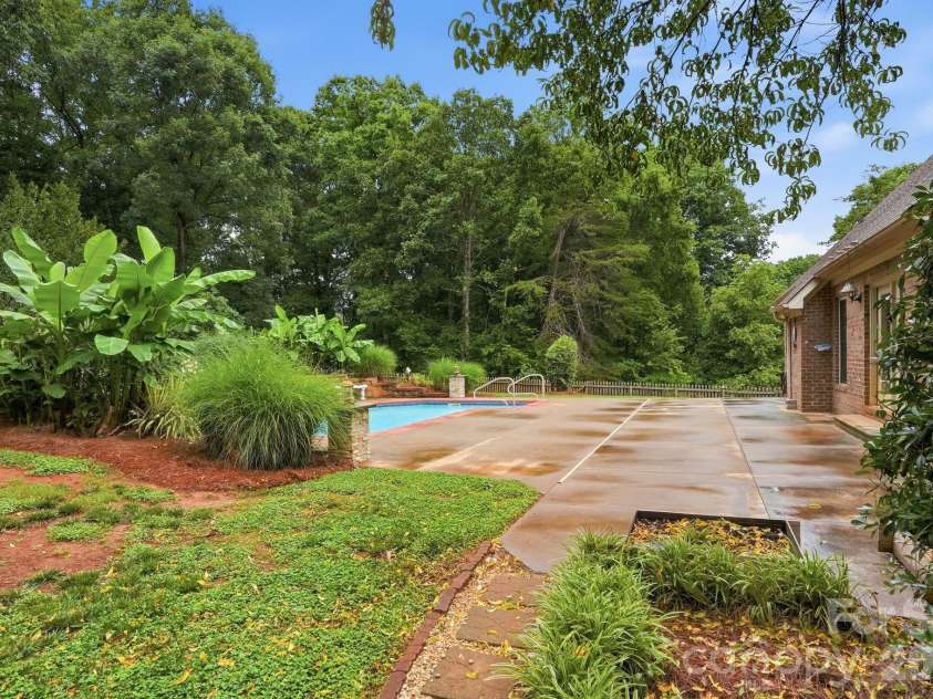 1099 Curve View Road, Lincolnton, NC 28092.  MLS# CAR4389722, YatesRealty ID 30158. 
