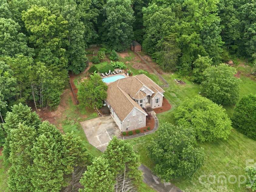 1099 Curve View Road, Lincolnton, NC 28092.  MLS# CAR4389722, YatesRealty ID 30158. 