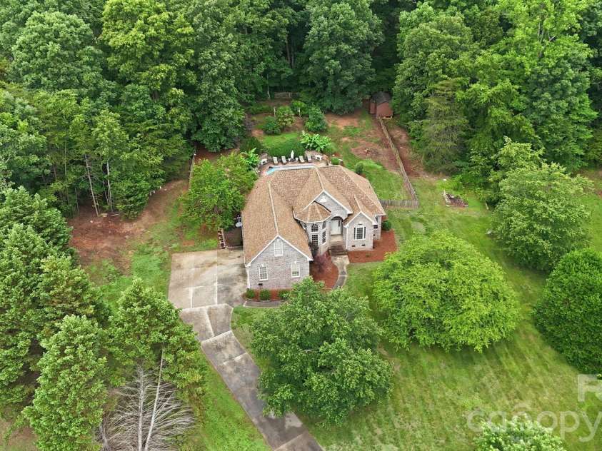 1099 Curve View Road, Lincolnton, NC 28092.  MLS# CAR4389722, YatesRealty ID 30158. 