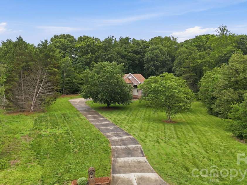 1099 Curve View Road, Lincolnton, NC 28092.  MLS# CAR4389722, YatesRealty ID 30158. 