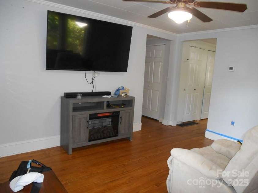 214 H Street, Statesville, NC 28677.  MLS# CAR4282528, YatesRealty ID 30158. Den