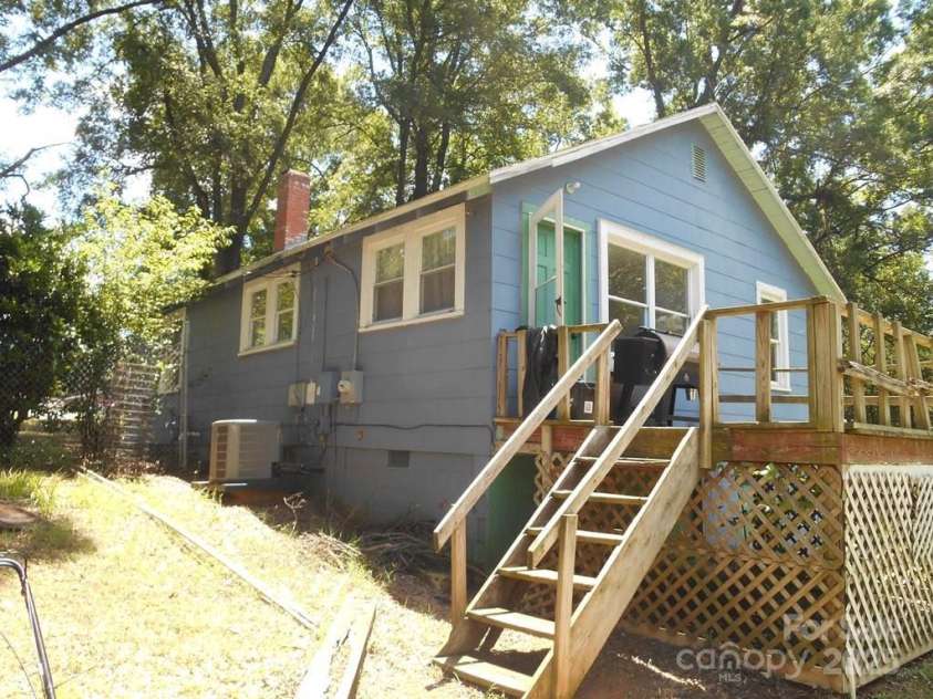 214 H Street, Statesville, NC 28677.  MLS# CAR4282528, YatesRealty ID 30158. Right Side