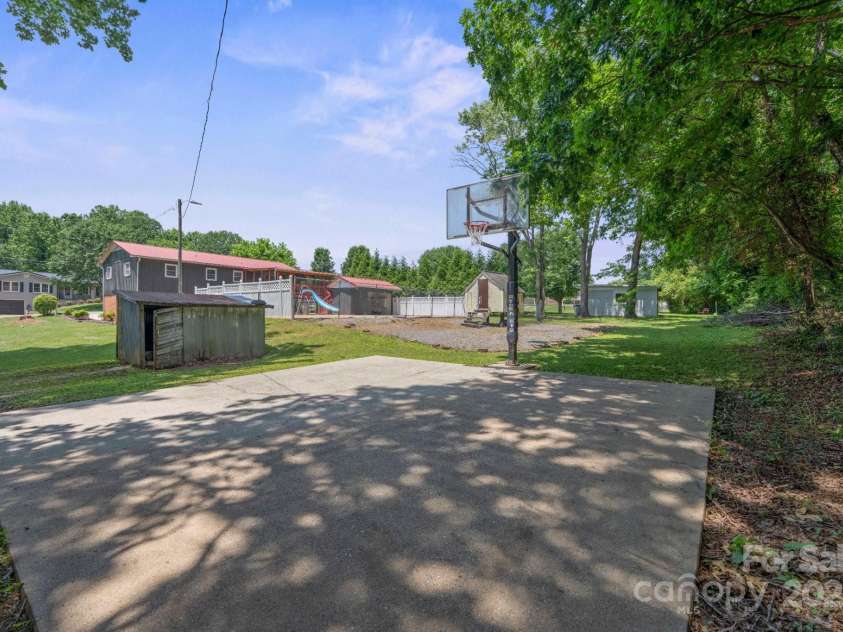 2011 Hampton Heights Street, Lenoir, NC 28645.  MLS# CAR4267552, YatesRealty ID 30159. 24'x24' Basket Ball Court