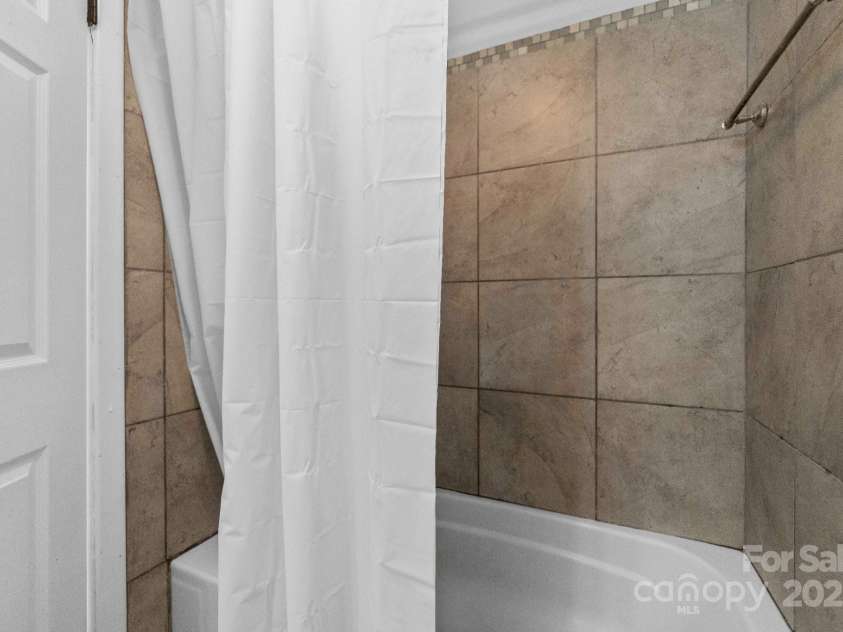 2011 Hampton Heights Street, Lenoir, NC 28645.  MLS# CAR4267552, YatesRealty ID 30159. 