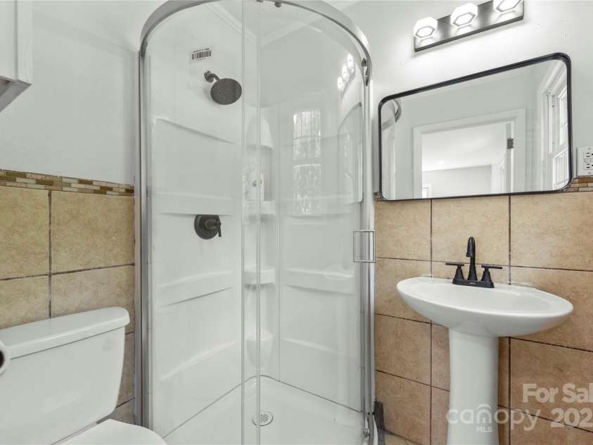 2011 Hampton Heights Street, Lenoir, NC 28645.  MLS# CAR4267552, YatesRealty ID 30159. 