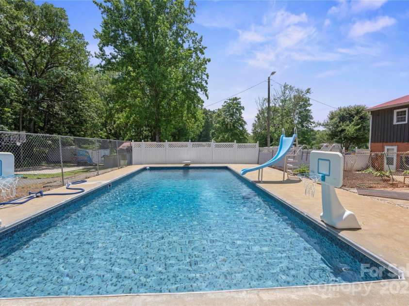 2011 Hampton Heights Street, Lenoir, NC 28645.  MLS# CAR4267552, YatesRealty ID 30159. 