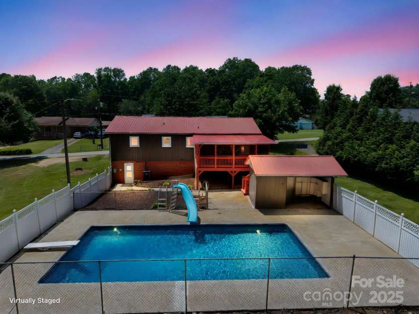 2011 Hampton Heights Street, Lenoir, NC 28645.  MLS# CAR4267552, YatesRealty ID 30159. 