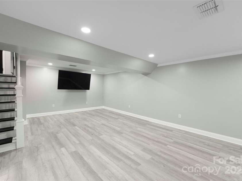 2011 Hampton Heights Street, Lenoir, NC 28645.  MLS# CAR4267552, YatesRealty ID 30159. Lower Area