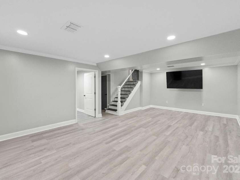 2011 Hampton Heights Street, Lenoir, NC 28645.  MLS# CAR4267552, YatesRealty ID 30159. Lower Area