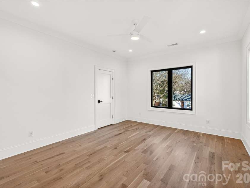 1316 Holmes Drive, Charlotte, NC 28209.  MLS# CAR4338664, YatesRealty ID 3016. 3rd Floor, Bedroom/Loft. The room has a wet bar, sink, refrigerator drawer, ice drawer and a connecting full bath, shower, vanity sink.