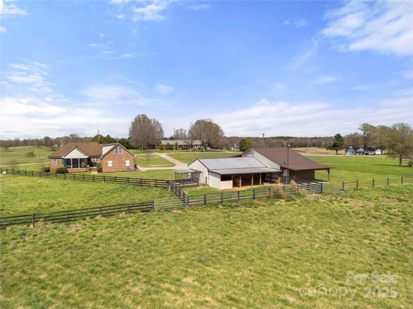6808 Austin Grove Church Road, Marshville, NC 28103.  MLS# CAR4235474, YatesRealty ID 3016. 