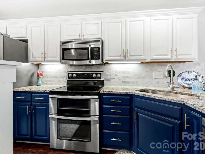 11184 Saintsbury Place, Charlotte, NC 28270.  MLS# CAR4359554, YatesRealty ID 30161. 