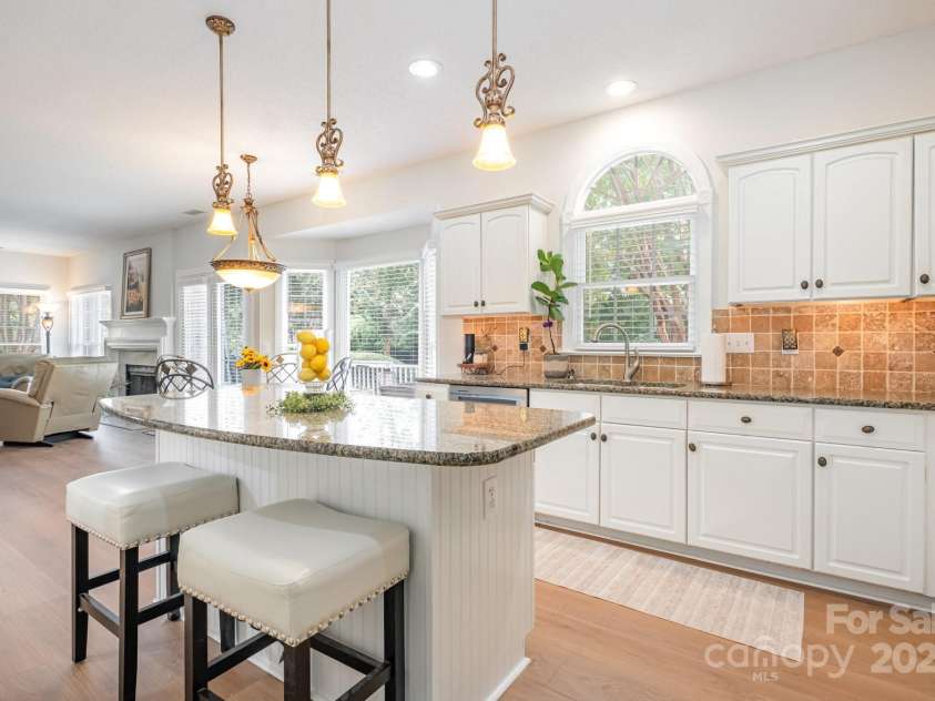 1239 Boyden Place, Concord, NC 28027.  MLS# CAR4285541, YatesRealty ID 30161. Chef's kitchen, bright, neutral, and updated.