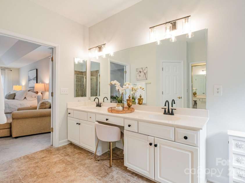 1239 Boyden Place, Concord, NC 28027.  MLS# CAR4285541, YatesRealty ID 30161. En-suite owner's bsathroom.