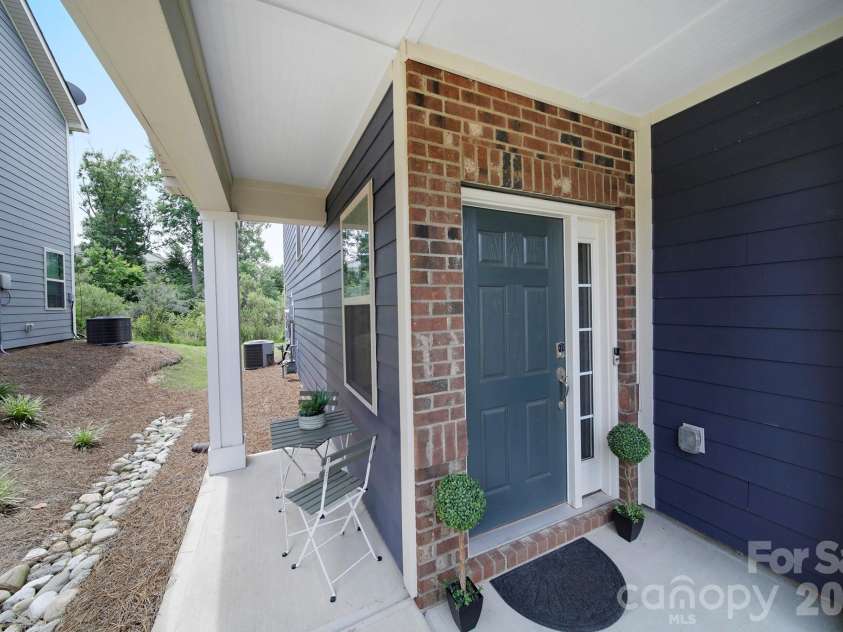637 Amber Meadows Way, Tega Cay, SC 29708.  MLS# CAR4383765, YatesRealty ID 30162. Covered Front Porch