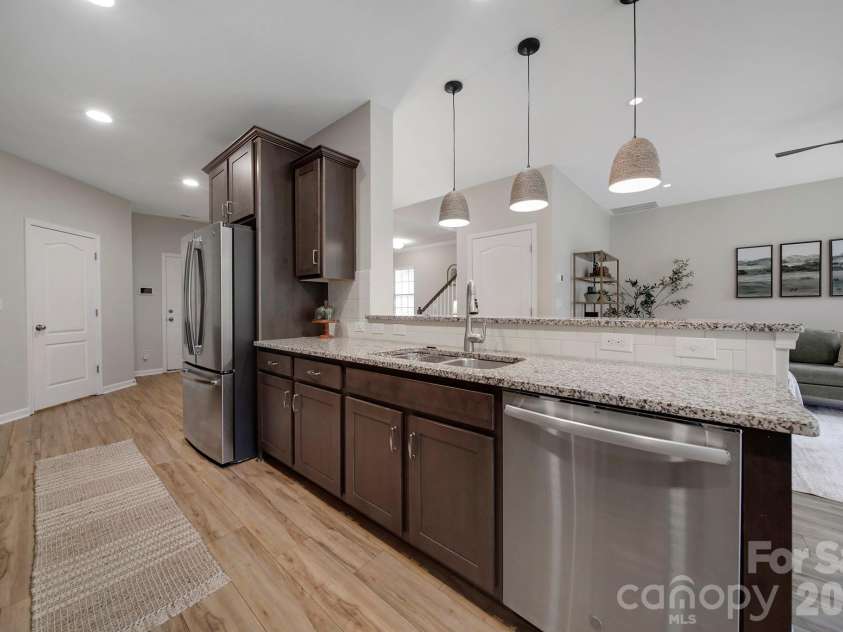 637 Amber Meadows Way, Tega Cay, SC 29708.  MLS# CAR4383765, YatesRealty ID 30162. Kitchen with Breakfast Bar