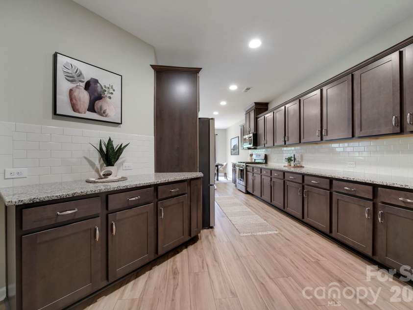 637 Amber Meadows Way, Tega Cay, SC 29708.  MLS# CAR4383765, YatesRealty ID 30162. Large Kitchen