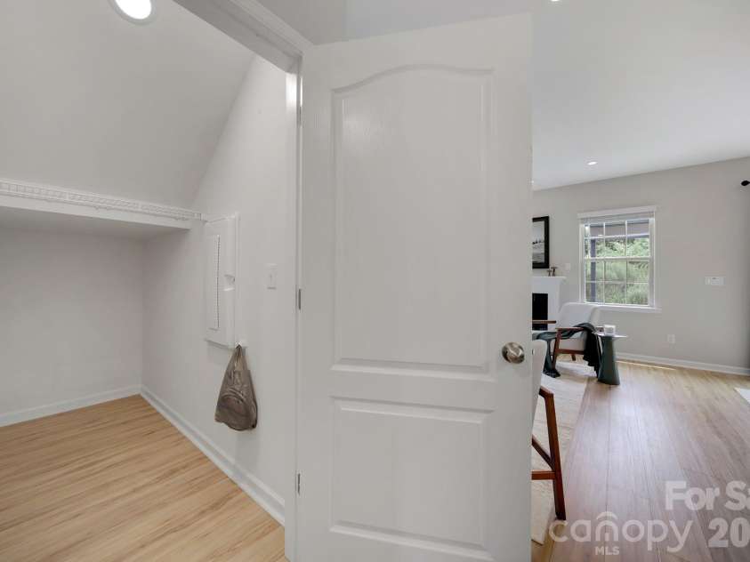 637 Amber Meadows Way, Tega Cay, SC 29708.  MLS# CAR4383765, YatesRealty ID 30162. Large Pantry