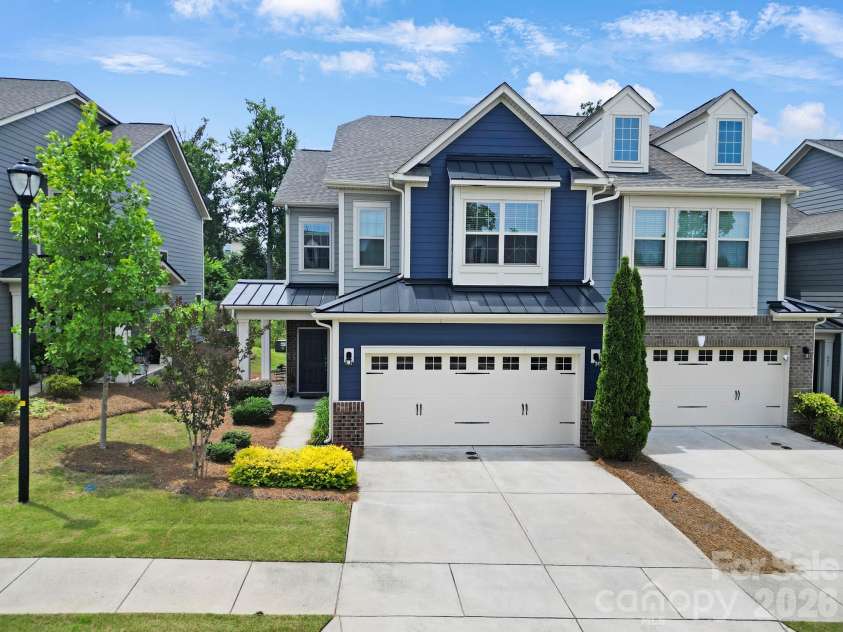 637 Amber Meadows Way, Tega Cay, SC 29708.  MLS# CAR4383765, YatesRealty ID 30162. Luxury End Unit Townhome with Private Backyard